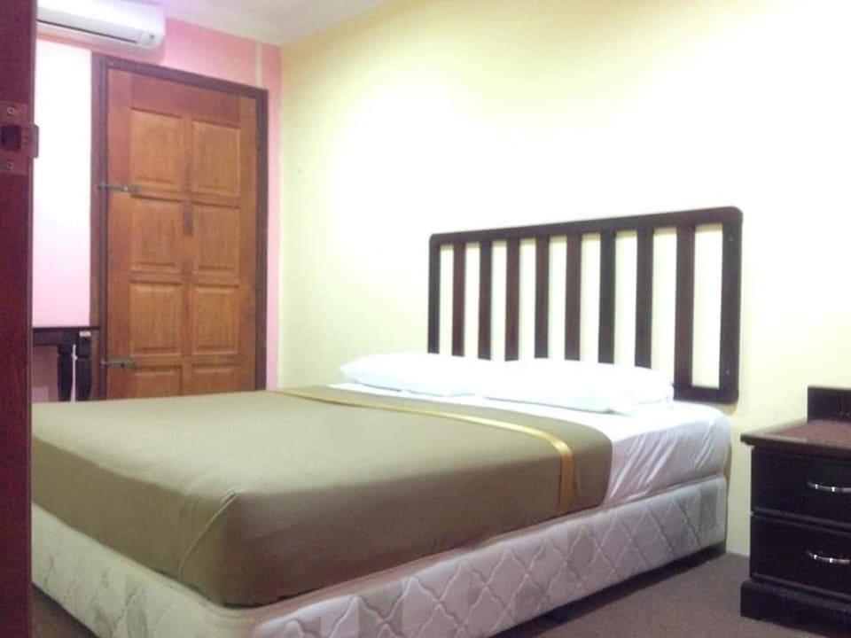 Hotel Nawar Pasir Mas Екстериор снимка